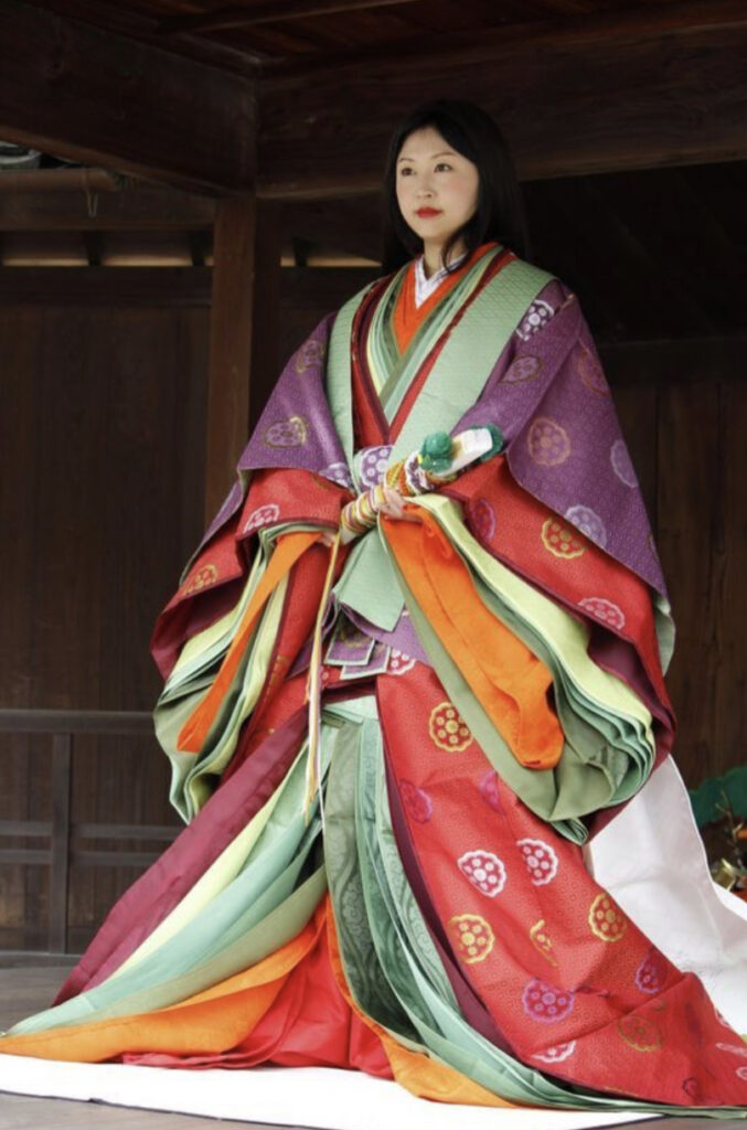 Kimono style Junihitoe